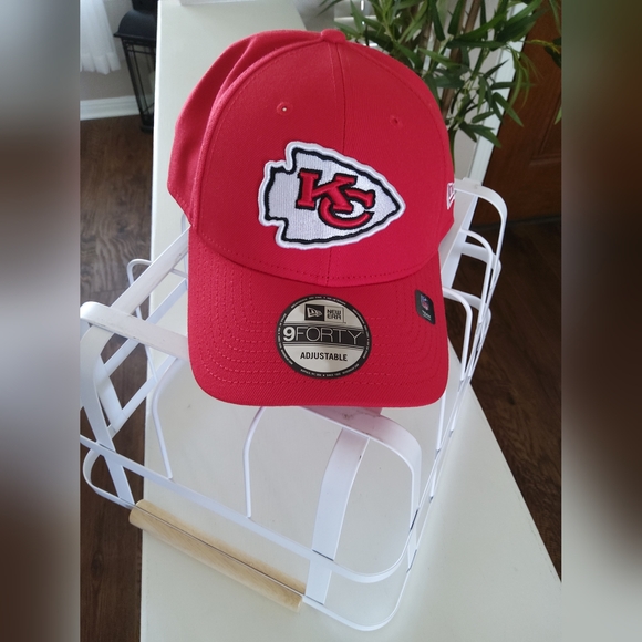 Kansas City Chiefs New Era Red 9FORTY Cap with Emblem - Picture 6 of 6